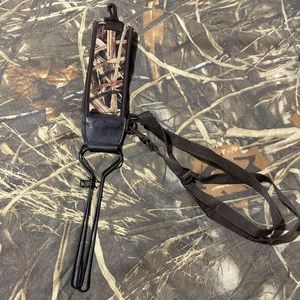 Drake Waterfowl Systems “Over the Shoulder Metal Loop Game Tote”